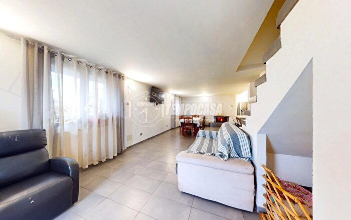 Casa con 6 locali in vendita in Magliano Alfieri