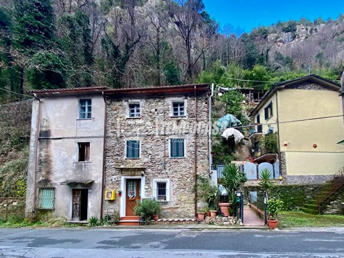 Appartamento in vendita in Frazione Guadine, Massa