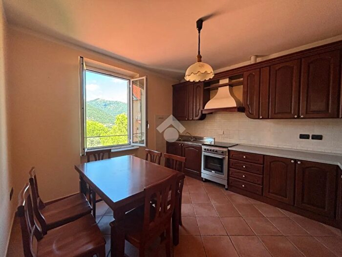 Appartamento trilocale in vendita in Salita di Pino Sottano, Genova