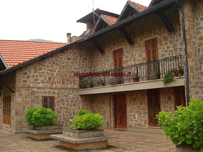 Casa con 11 locali in vendita in Via del CiglioloVelletri, Velletri