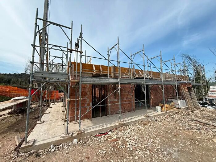 Casa con 6 locali in vendita in Pianibianchi, Tolentino