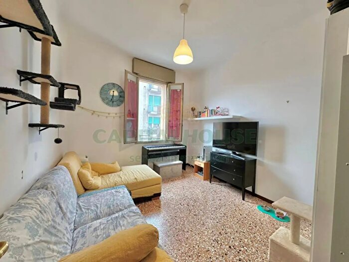 Appartamento trilocale in vendita in Via San Donato, Bologna
