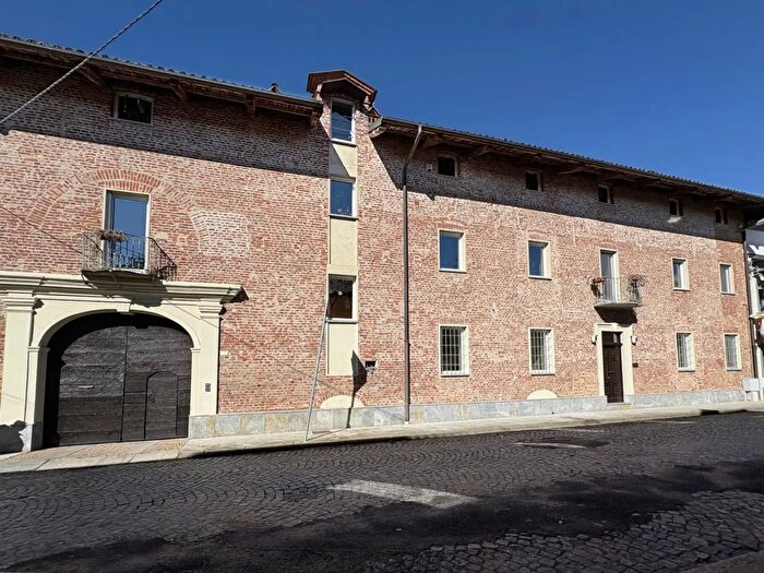 Casa con 17 locali in vendita in Via Roma, Verolengo