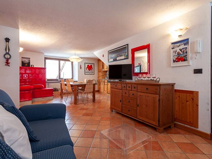 Appartamento trilocale in affitto in Via della Vittoria, Centro, Courmayeur