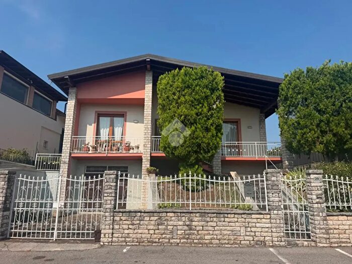 Casa trilocale in vendita in Via Stazione, Calcinato