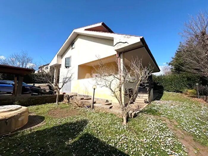 Casa quadrilocale in vendita in Via di Centogocce, Lariano