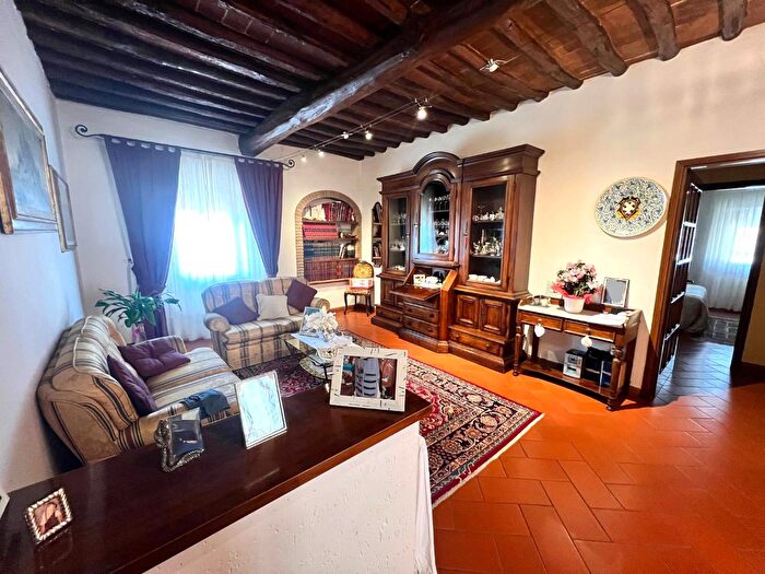 Appartamento quadrilocale in vendita in Lastra A Signa