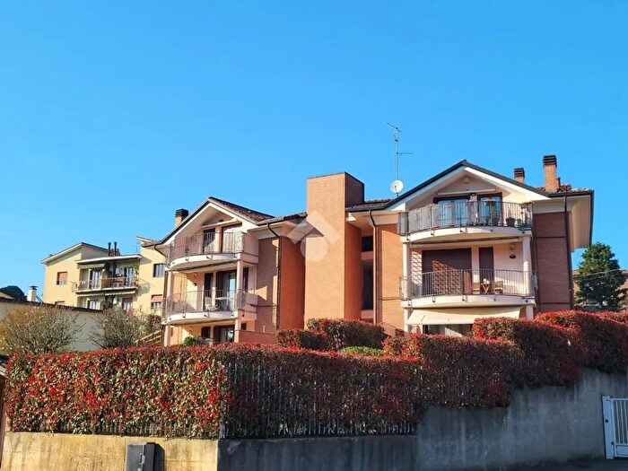 Appartamento trilocale in vendita in Via Camillo Benso Cavour, Besana In Brianza