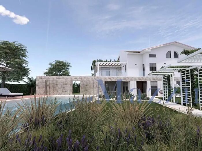 Casa con 15 locali in vendita in Via Fratelli Cervi, Forte Dei Marmi