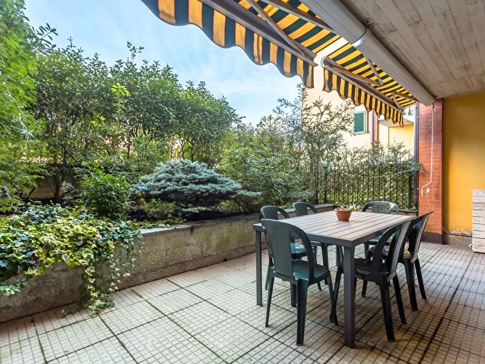 Appartamento quadrilocale in vendita in Piazza Padre Domenico Ghezzi, Villasanta