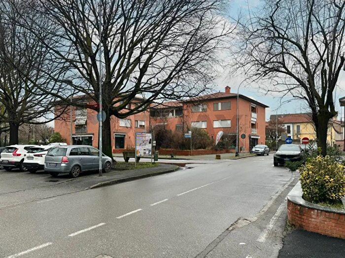 Appartamento trilocale in vendita in Via Monte Grappa, Pessano Con Bornago