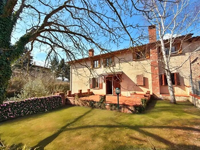 Casa con 6 locali in vendita in Via Monti Martani, Gualdo Tadino