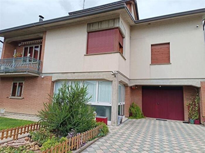 Casa con 6 locali in vendita in Via Italo Bartolotti, Lugo
