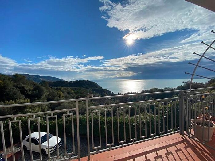 Appartamento trilocale in affitto in Lerici