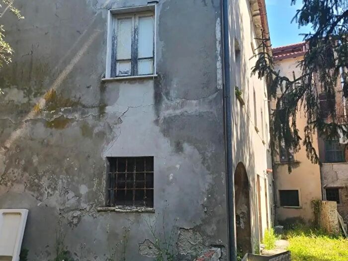 Casa con 12 locali in vendita in Seravezza