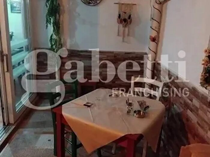 Appartamento con 7 locali in vendita in Via Pignatelli Aragona, Palermo