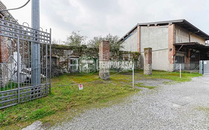 Casa in vendita in Via Camillo Agliardi, Levate