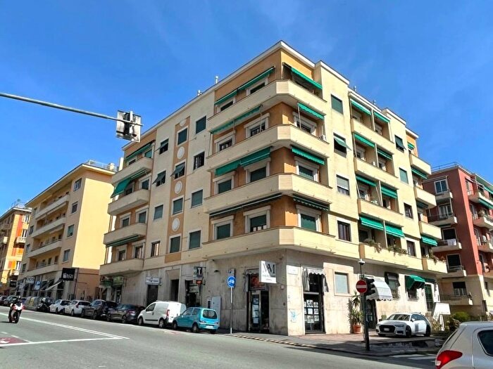 Appartamento con 5 locali in affitto in Via Felice Cavallotti, Albaro, Genova