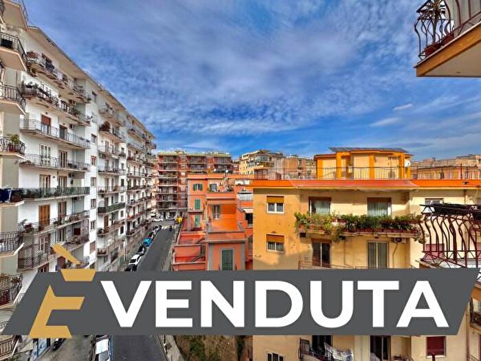Appartamento trilocale in vendita in Via Kagoshima, Napoli