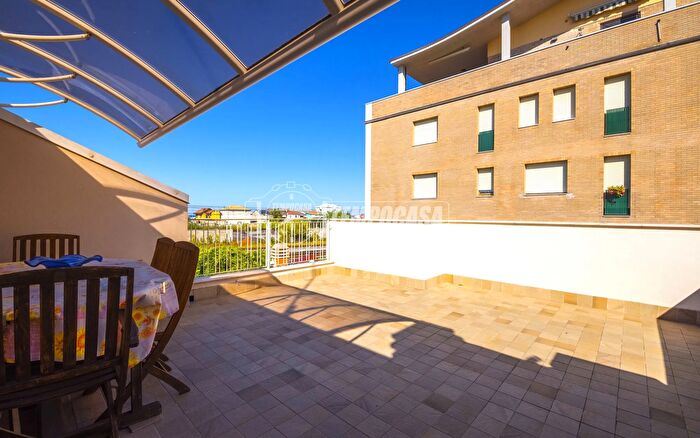 Appartamento trilocale in vendita in Via Luigi Settembrini, Senigallia