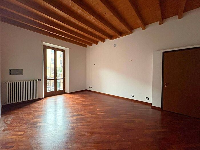 Appartamento trilocale in affitto in Via Fratelli Ugoni, Loggia Garibaldi, Brescia