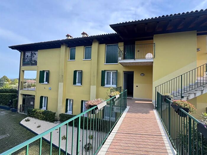 Appartamento bilocale in affitto in Via Barcuzzi, Lonato