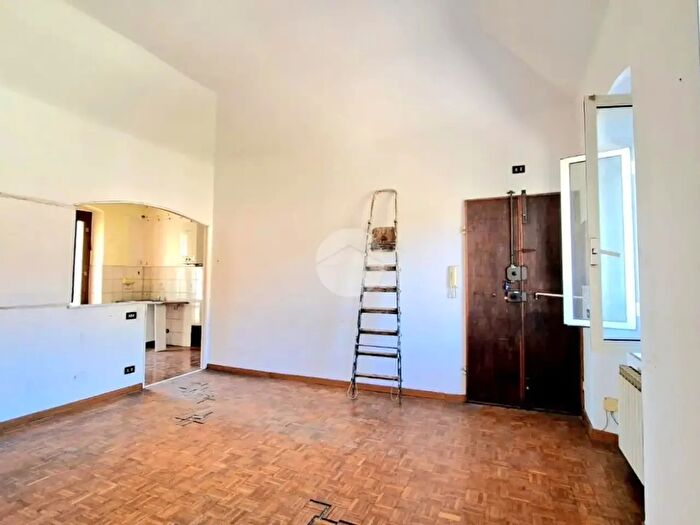 Appartamento trilocale in vendita in Via Gerolamo Ratto, Genova