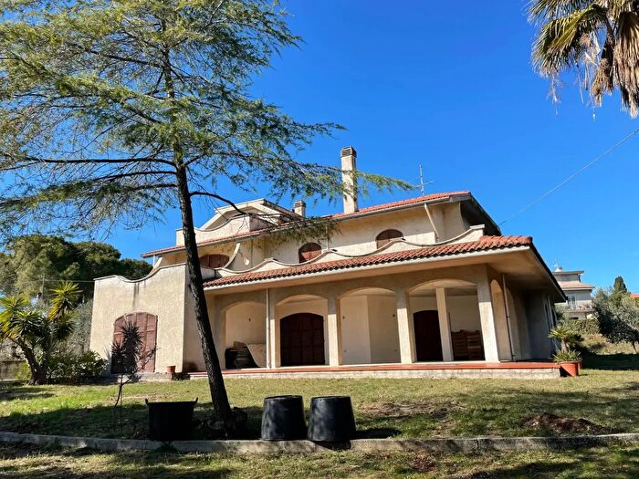 Casa con 12 locali in vendita in Contrada San Donato, Monteprandone