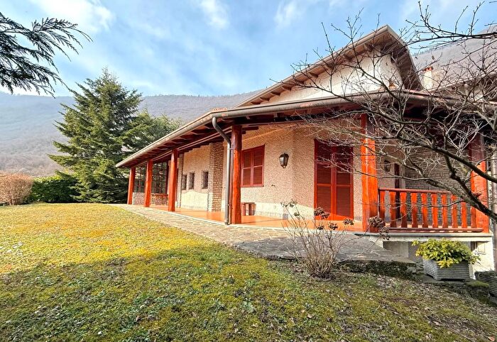 Casa con 5 locali in vendita in Via San Bernardino Ranzanico, Ranzanico