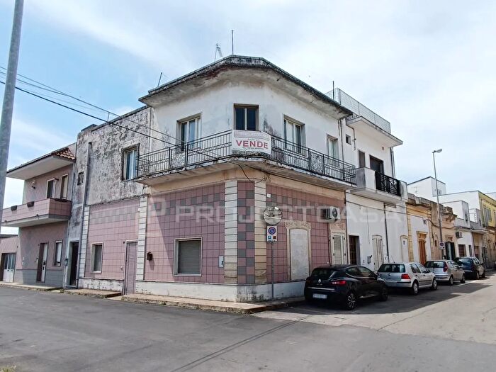 Casa quadrilocale in vendita in Via Giuseppe Verdi, Soleto