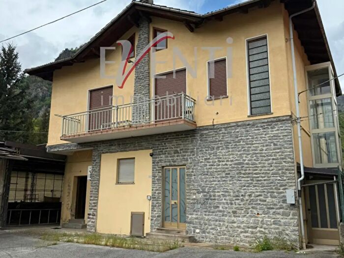 Appartamento trilocale in vendita in Frazione Roreto, Roure