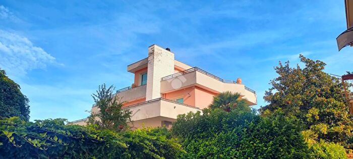 Appartamento con 6 locali in vendita in Via Montebello, Gaeta