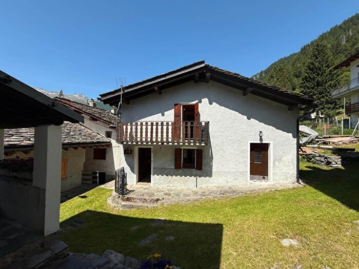 Case in Vendita e in Affitto - 2