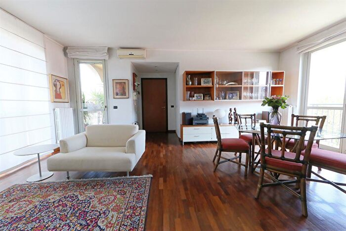 Appartamento quadrilocale in vendita in col di Lana, Monza