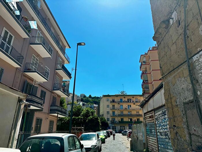 Appartamento trilocale in vendita in Via Canzanella Vecchia, Napoli