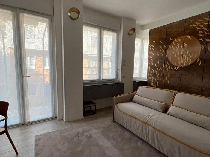 Appartamento monolocale in affitto in Via Cerva, Borgogna Largo Augusto, Milano