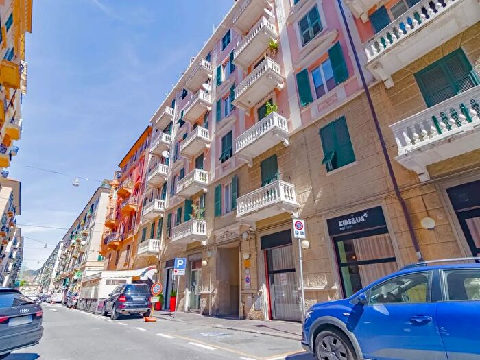 Appartamento con 5 locali in vendita in Via Bartolomeo Guidobono, Savona