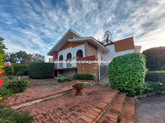 Casa con 10 locali in vendita in Viale Africa, Mazara Del Vallo