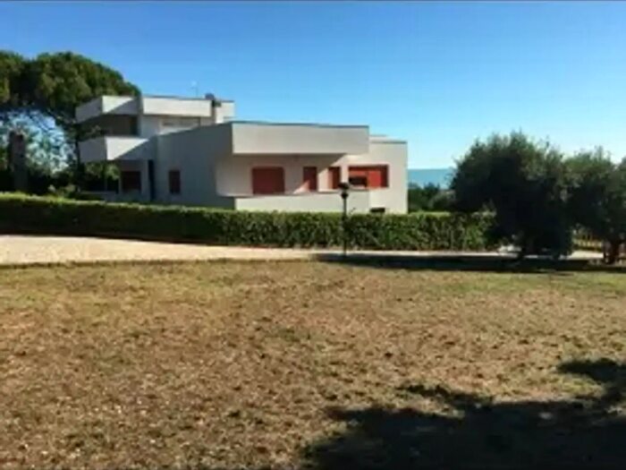 Casa con 9 locali in vendita in Vasto