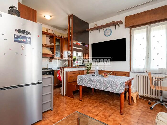 Appartamento trilocale in vendita in Via Alfredo Catalani, Reggio Emilia