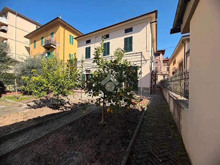 Casa quadrilocale in vendita in Via Piave, Montecatini Terme