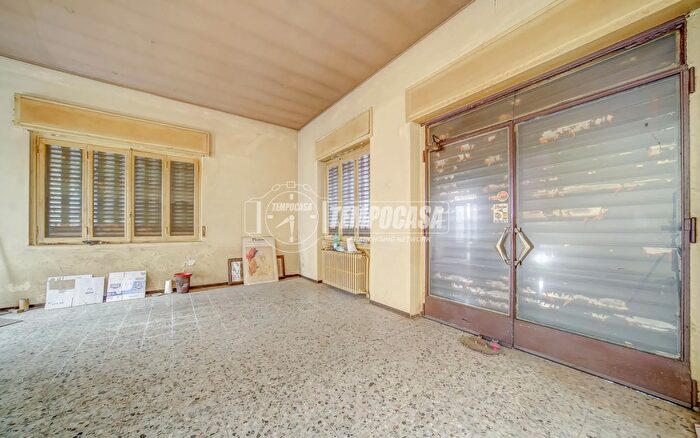 Appartamento trilocale in vendita in Via Alessandro Volta, Ferno