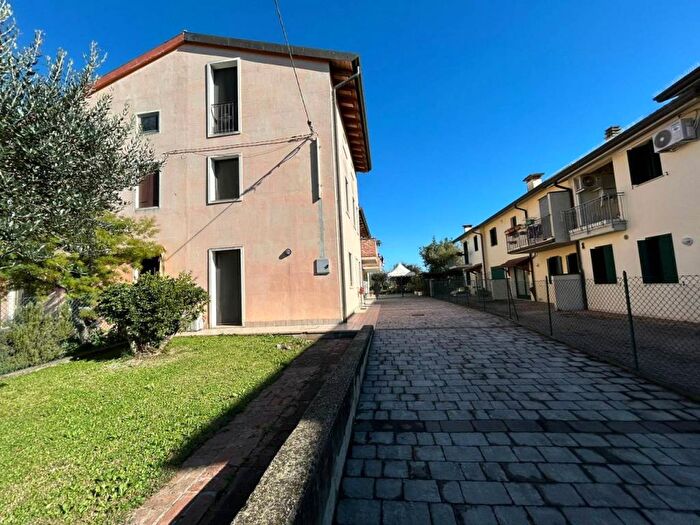 Casa con 6 locali in affitto in Via Cul de Ola, San Francesco, Vicenza