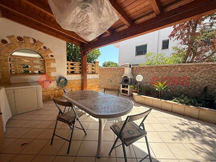 Appartamento trilocale in vendita in Via Repubblica di Amalfi Snc, Maruggio