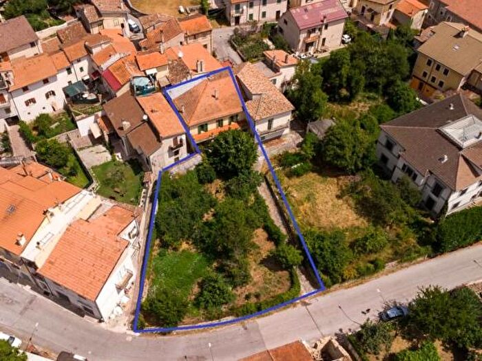 Casa trilocale in vendita in Via dei Marsi Fiamignano, Fiamignano