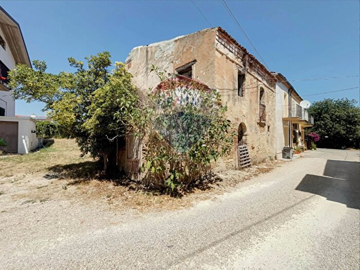 Casa con 7 locali in vendita in Via Teodoro Snc, Fossacesia