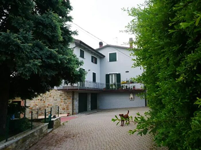 Casa con 6 locali in vendita in Serramazzoni