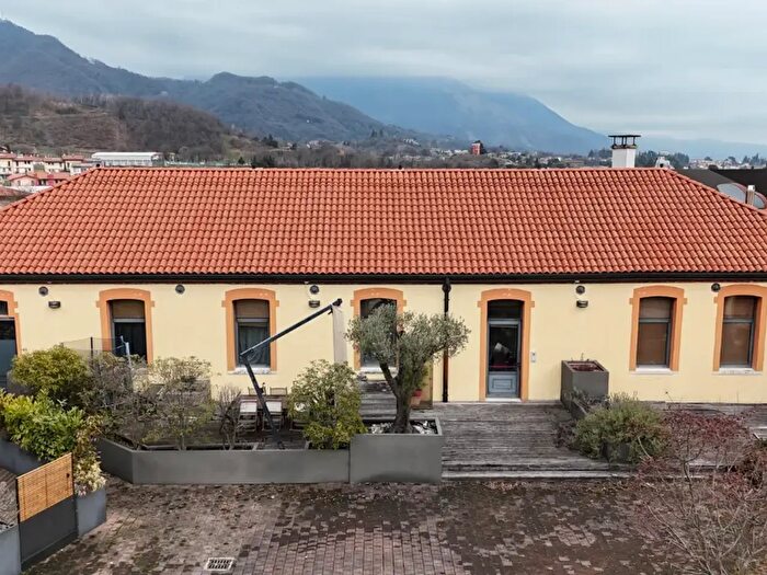 Appartamento con 6 locali in vendita in Viale dellIndustria, Torrebelvicino