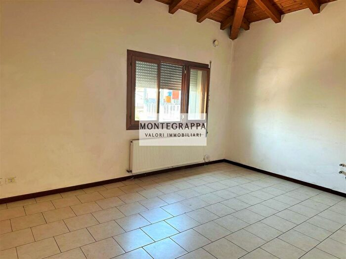 Casa quadrilocale in vendita in Via Zuccareda, Vedelago