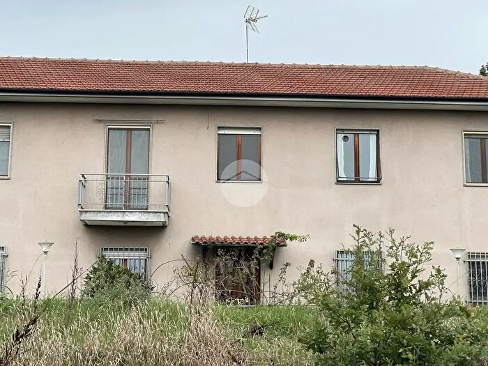 Casa con 8 locali in vendita in Località Canova, Asti